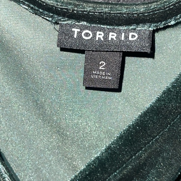 Torrid Emerald Green Velvet Blouse ~ 2x - Picture 5 of 10